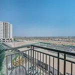 Waves - Stylish Blue Haven Near Town Square Park
