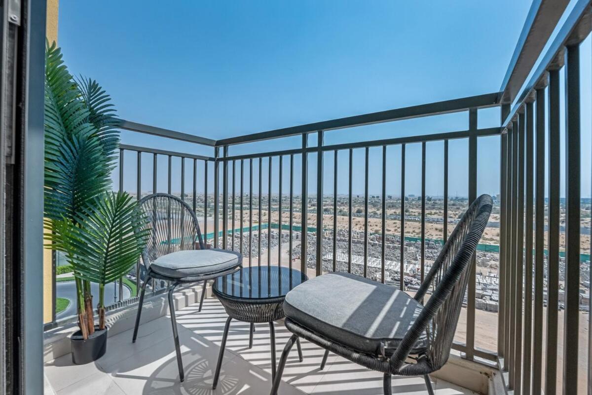 Apartment Waves - Stylish Blue Haven Near Town Square Park *