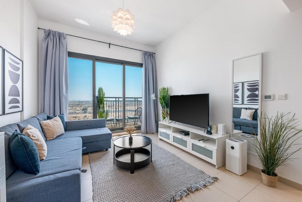 Waves - Stylish Blue Haven Near Town Square Park *