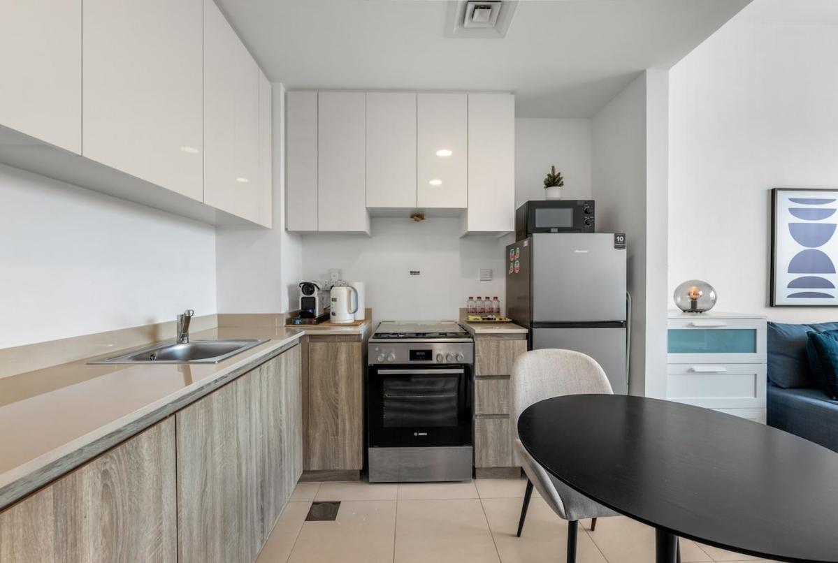 Waves - Stylish Blue Haven Near Town Square Park Apartment Dubai